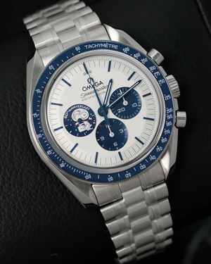 Omega Speedmaster Silver Snoopy Award 42mm Automatic